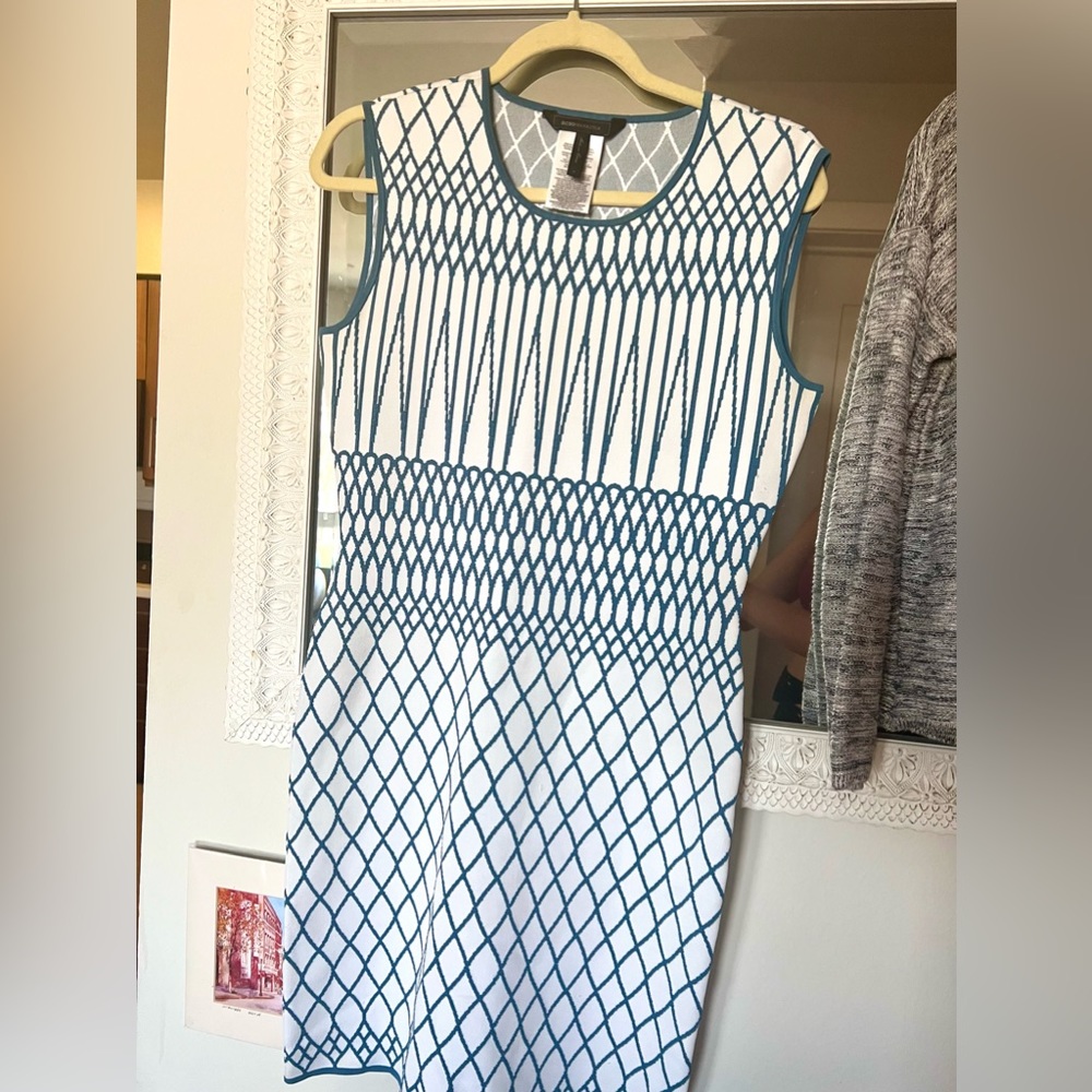BCBG body-con white a blue interlace designed dress